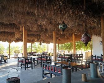 Sama Ras Al Jinz - Al Ḩadd - Restaurante