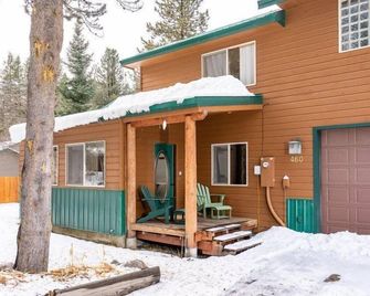 The Smitty Place by Casago Mccall - Donerightmanagement - McCall - Budova