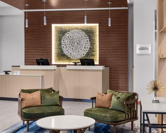 Fairfield by Marriott Inn & Suites Austin Downtown - Austin - Front desk