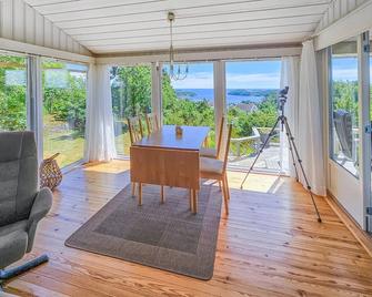 4 Bedroom Stunning Home In Stathelle - Stathelle - Stue