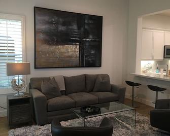 5 Star Living in Newport Coast ! Exquisitely Elegant and Modern ! - Newport Beach - Sala de estar