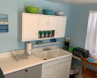 Beach Side Studio #1 Apts by RedAwning - נורפולק - מטבח