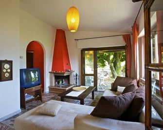 Detached 3-bedroom house with beautiful outdoor area & dream lake view - Germignaga - Living room