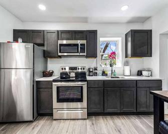 Comfy Private Parking-2bed-2min-1st flr - Filadelfia - Cocina