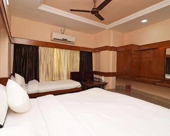 Spot On 37002 Hotel Natraj - Bilāspur - Bedroom