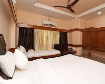 Spot On 37002 Hotel Natraj - Bilāspur - Bedroom