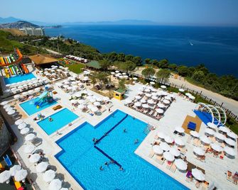 Ramada Resort by Wyndham Kusadasi - Kusadasi - Pool