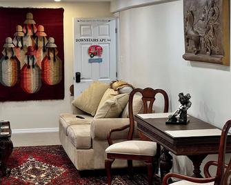 Modern Luxury HUGE basement studio in the heart of Brooklyn1 block to subway - Brooklyn