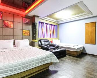 Noblesse Motel - Geoje - Habitación