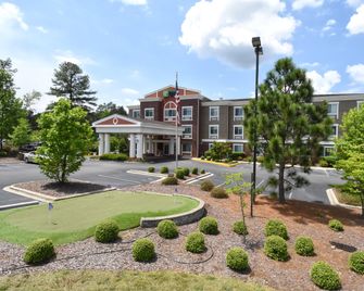 Holiday Inn Express & Suites Southern Pines-Pinehurst Area By IHG - Southern Pines - Building