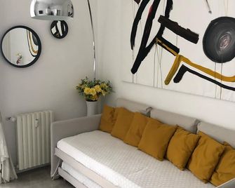 Casa Alberto da Giussano, elegante bilocale in centro con balcone sul parco - Μιλάνο - Σαλόνι