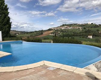 B&B Casa Fanny Riviera Del Conero - Loreto - Piscina