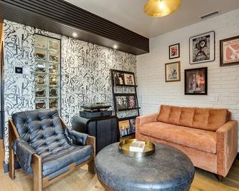 The Reed at The Louie Boutique Motel, Private Sauna! Walk to Everything! - Newport - Salon