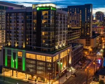 Holiday Inn & Suites Nashville Downtown - Broadway - Nashville - Building