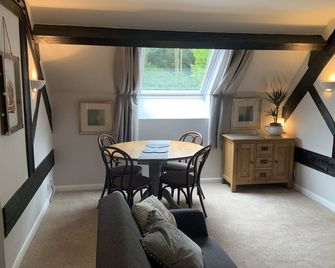 Beautiful Coach House idyllic village setting on edge of The Peak District BRIAR - Matlock - Dining room
