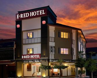 E-Red Hotel Bayu Mutiara - Bukit Mertajam - Budova