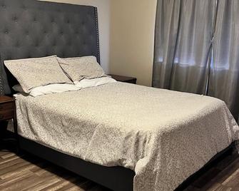 Quiet 1bed,1bath condo with free parking - Fresno - Bedroom