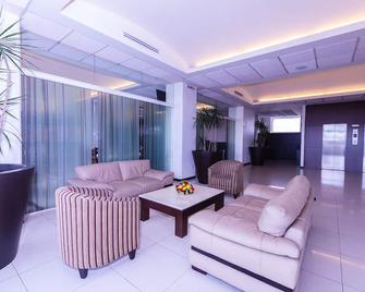 Crown Victoria Hotel - קרטארו - לובי