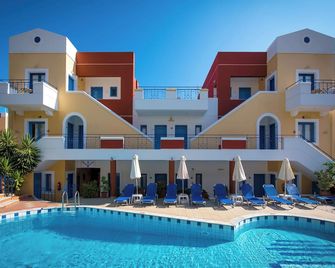 Astra Village & Suites - Hersonissos - Piscina