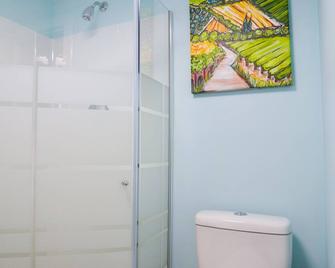 Whitehall Cottages Boutique Motel - Full Beds - Whitehall - Bathroom