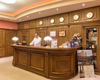 Hotel Club Central - Hissarya - Rezeption