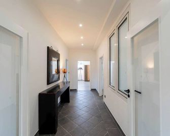 Luxury apartment near Messe Essen / Düsseldorf with garden - Essen - Hallway