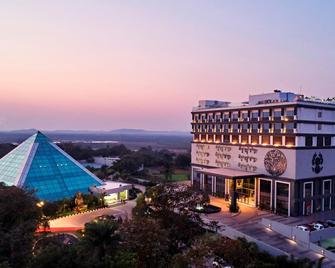 Muzahotels At Eskay Resorts - Mumbai - Building