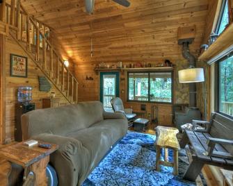 Fox Den Cabin with Invigorating Hot Tub! - Mineral Bluff - Living room