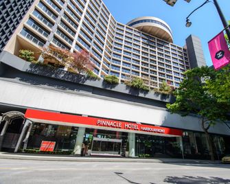 Pinnacle Hotel Harbourfront - Vancouver - Building