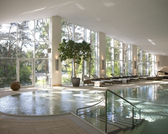 Strandhotel Fischland - Ostseebad Dierhagen - בריכה