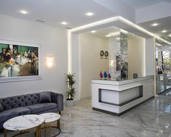 Igit Plaza Hotel - Gyumri - Front desk
