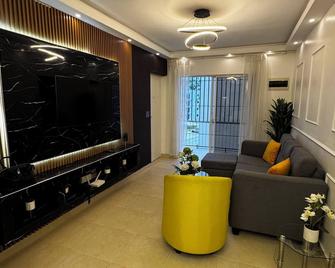 Cozy, elegant and comfortable apartment to rest in peace and quiet. - Pantoja - Living room