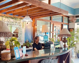 Wregent Plaza Hotel - Tagbilaran - Front desk