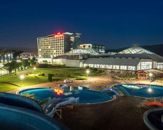 Hotel Hills Sarajevo Congress & Thermal Spa Resort - סרייבו - בריכה