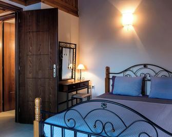 Spacious Retreat near Preveli, Triopetra & Plakias - Spili - Bedroom