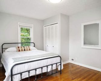 Whole house in Pittsford NY - Pittsford - Bedroom