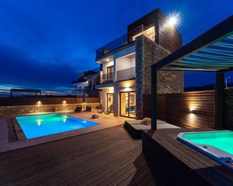 Amara Luxury villas - Lachania - Pool