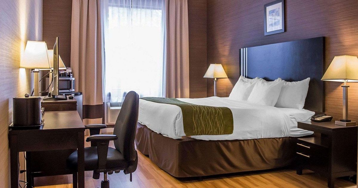 Comfort Inn C$ 93 (C̶$̶ ̶1̶4̶4̶). Brockville Hotel Deals & Reviews - KAYAK