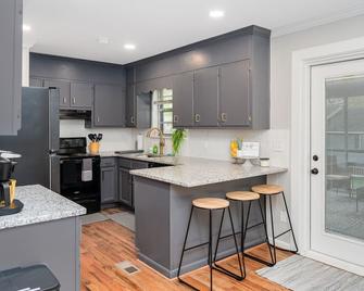 Cozy Home, Perfect for Families! 3 Bedroom with fenced yard/garage storage - Alabaster - Cocina