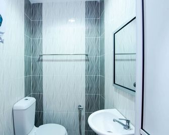 Hotel O Rg Motel - Changloon - Baño