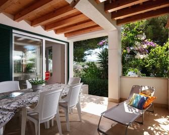 Holiday home Ida - Milna (Brač) - Innenhof