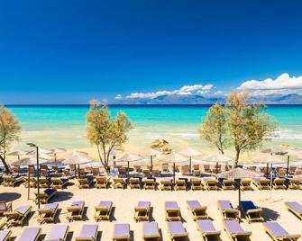 Angela Beach Hotel & Apts - Roda - Strand