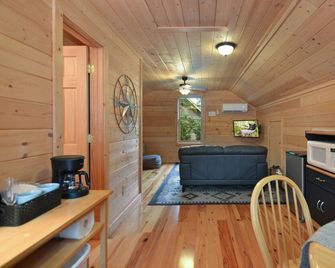 Cozy efficiency located in Blue Ridge - Blue Ridge - Sala de estar