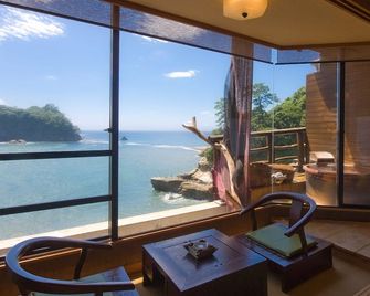 Ryokan Umibe no Kakure yu Seiryu - Izu - Balkong