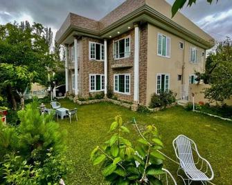 Executive Guest House - Skārdu - Edificio