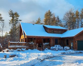 Lower Walk Out Level, 1 Bedroom And Studio Queen Apartment In Country Cabin - Meredith - Будівля