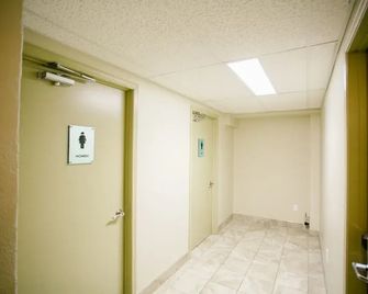 The Sleepy Owl Hotel - Fort Frances - Pasillo