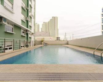 Homes by Gilmore Tower Suites - Manila - Basen