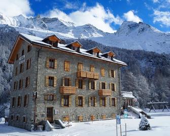 Aiguille de La Tza - Evolène - Building