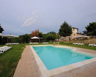 Holiday Home 'casale Storico XVII Sec - Rosa' With Mountain View, Shared Pool And Wi-Fi - Giano dell'Umbria - Pool